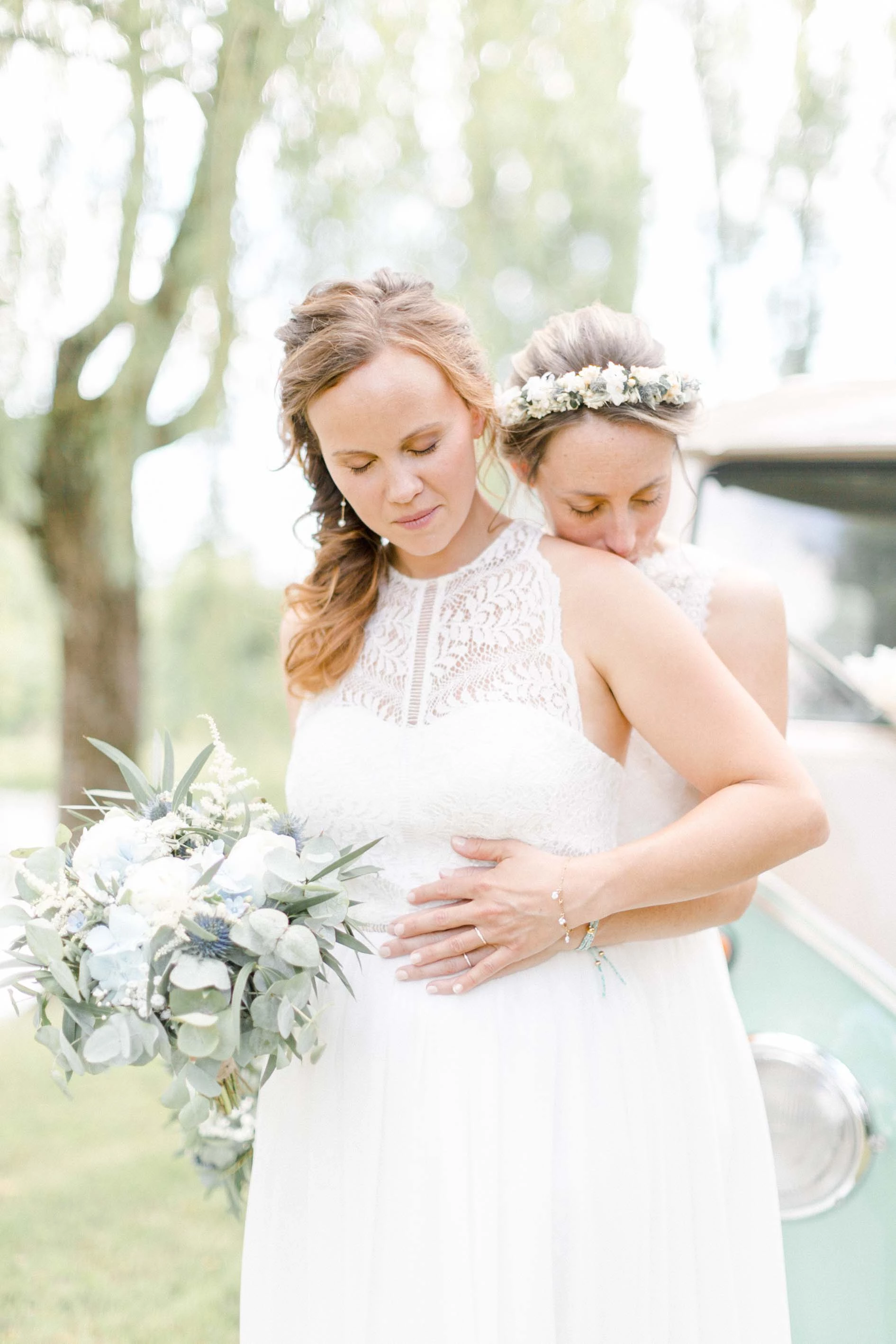 bonheur sourire robe beige gris